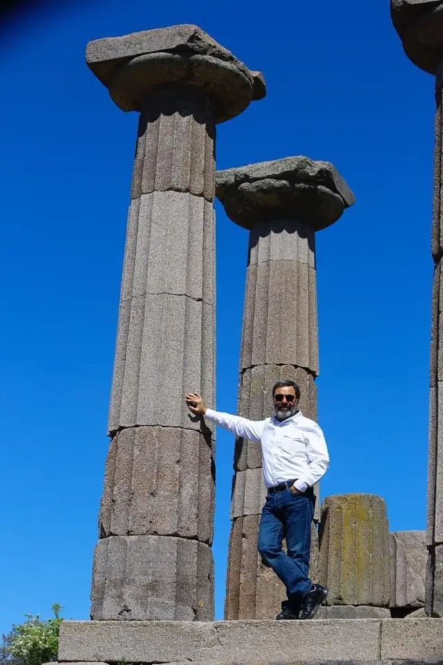 Ahmet Ümit, Athena Tapınağı'nda.