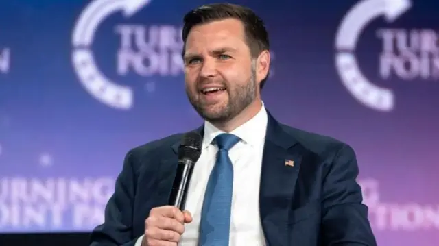 सोशल मीडियावर अनेक लोक जेडी वेन्स यांच्या विधानावर आक्षेप घेत आहेत.