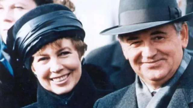 “Hidup saya kehilangan arti. Saya belum pernah mengalami perasaan kesepian yang sedemikian akut," tulis Gorbachev di buku harian setelah istrinya meninggal dunia.