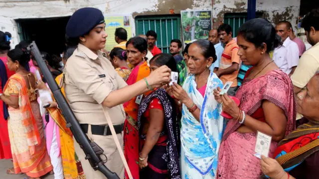 ভোটের লাইন