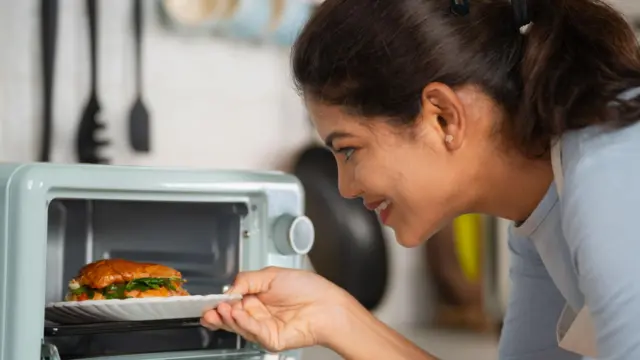 माइक्रोवेव आपके वाई-फ़ाई सिग्नल में बाधा डाल सकता है