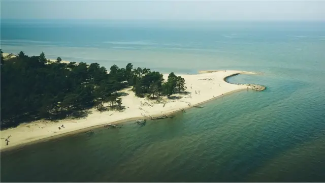 Puluhan ribu penduduk Livonia pernah hidup bahagia di pantai barat terpencil Latvia.