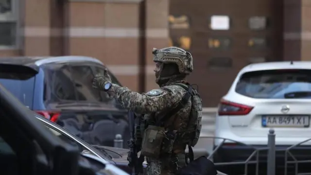 Чоловік "із гранатою" погрожував підірвати Кабмін.