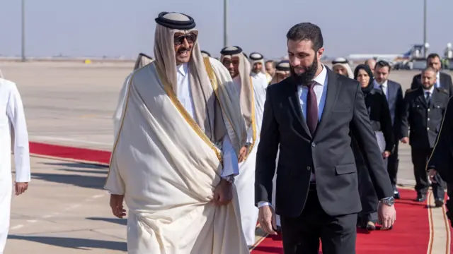 د قطر امیر هغه لومړنی بهرنی لوی چارواکی و چې د اسد له رژیم ړنګېدا وروسته یې سوریې ته سفر وکړ