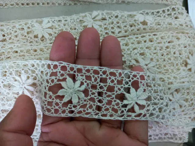 රෝද කොට්ටය භාවිතයෙන් පුළුල් පරාසයක නිර්මාණ කිරීමට හැකි බව රේන්ද නිර්මාණයේ යෙදෙන කාන්තාවන් පවසයි.