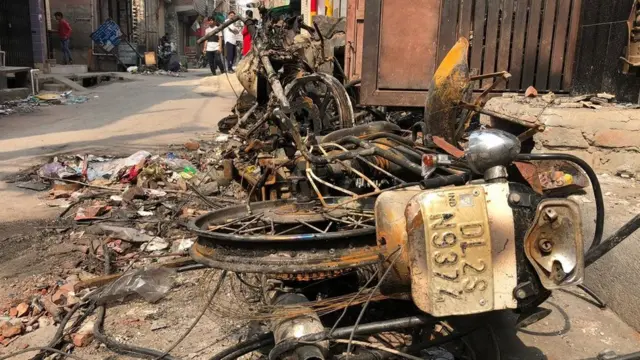 जले हुए वाहन