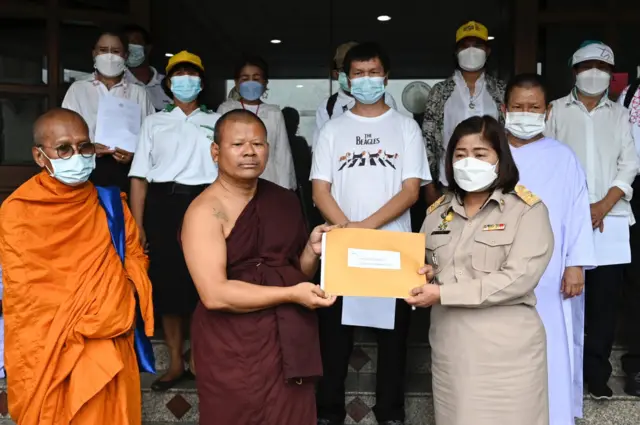 ภาคีเครือข่ายองค์กรพลังชาวพุทธ มีผู้นำในการเคลื่อนไหวคือ พระครูปลัดธีรธนัชณฤทธา เมตฺตธมฺโม เป็นผู้ยื่นจดหมายถึงนายชัชชาติ 