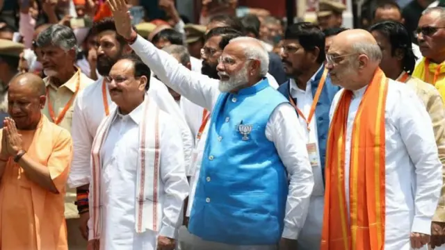 વડા પ્રધાન નરેન્દ્ર મોદી, ગૃહ મનંત્રી અમિત શાહ અને ઉત્તર પ્રદેશના મુખ્ય મંત્રી યોગી આદિત્યનાથના સંબંધ, ભાજપમાં આંતરિક કલહ, રાજકીય વિશ્લેષક શું કહે છે, બીબીસી ગુજરાતી, બીબીસી ગુજરાતી ન્યૂઝ 