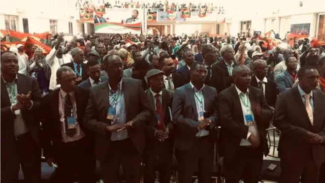 Kora kanarratti paartileen biroonis argamaniiru