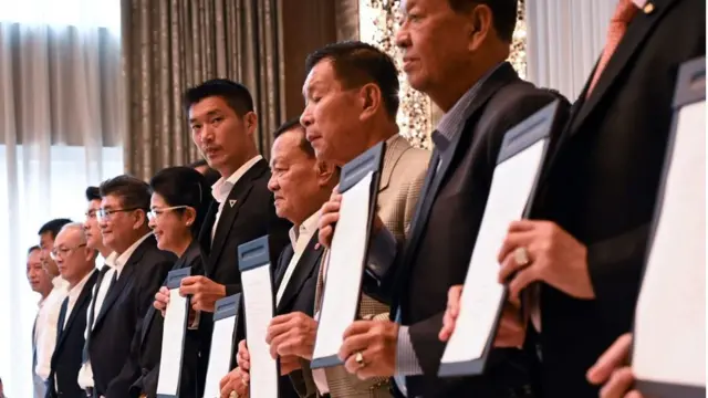 แกนนำ 6 พรรค