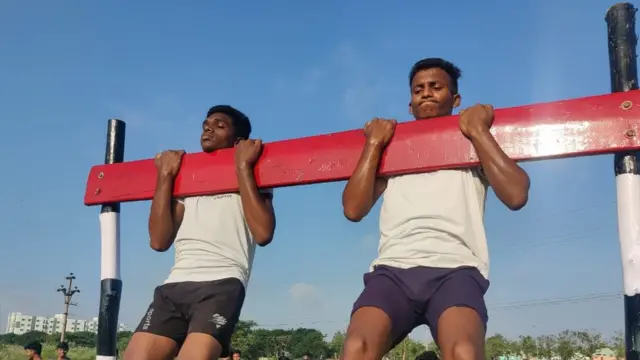 ఆర్మీలో చేరేందుకు శిక్షణ పొందుతున్న అభ్యర్థులు