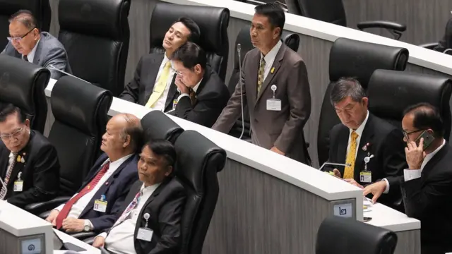 สุทิน คลังแสง