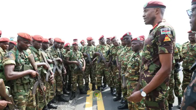 Ingabo z'u Burundi ku kibuga cy'indege cya Goma mbere yo guhaguruka