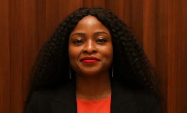 Uloma Ogba envoie de l'argent des États-Unis au Nigeria