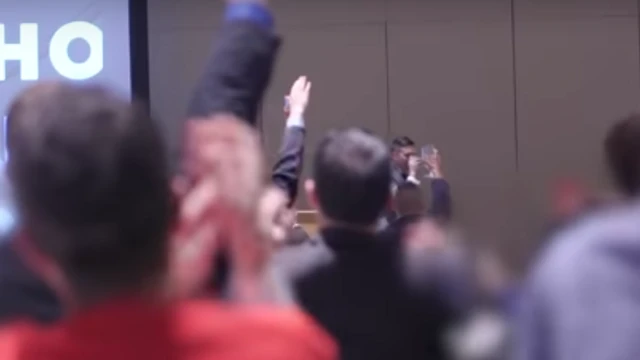 Aşırı sağcıların Washington D.C.'deki toplantısında Nazi selamı verildi