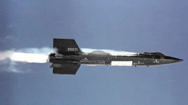 Un X-15 después de encender sus cohetes