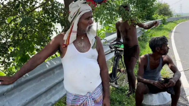 स्थानीय ग्रामीण और मछुआरे