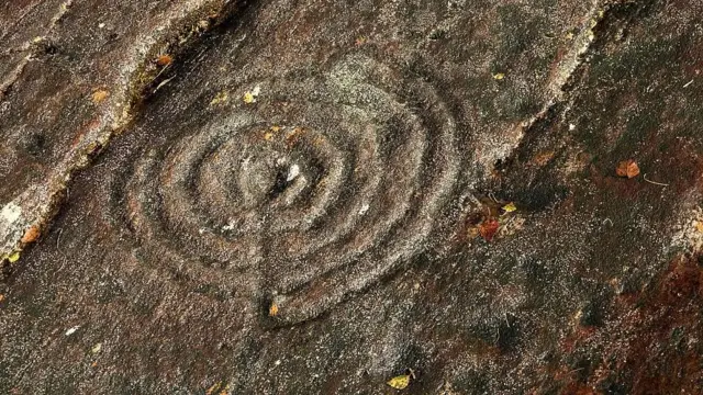 Círculos concêntricos esculpidos no solobet estrelapedrabet estrelaKilmartin Glen