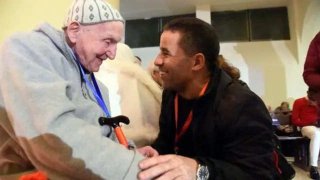 Jean-Pierre Schumacher (ibumoso), usigaye mu barokotse muri iryo shimutwa ryo mu mwaka wa 1996, yari yitabiriye uwo muhango wo kugirwa umuhire