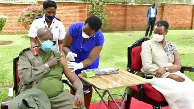 Prezida Museveni n'umupfasoni wiwe Janet bariko baracandagwa