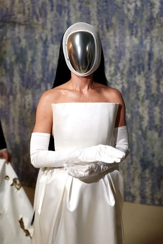 Katy Perry con un traje espacial.