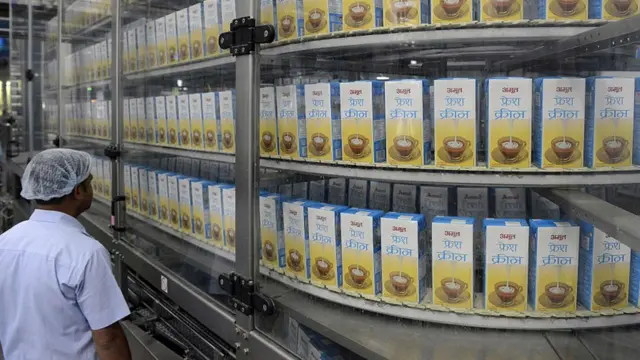 અમૂલના પ્લાન્ટની તસવીર