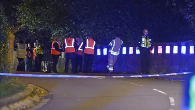 استدعي حوالي 50 من رجال الإطفاء إلى المنطقة