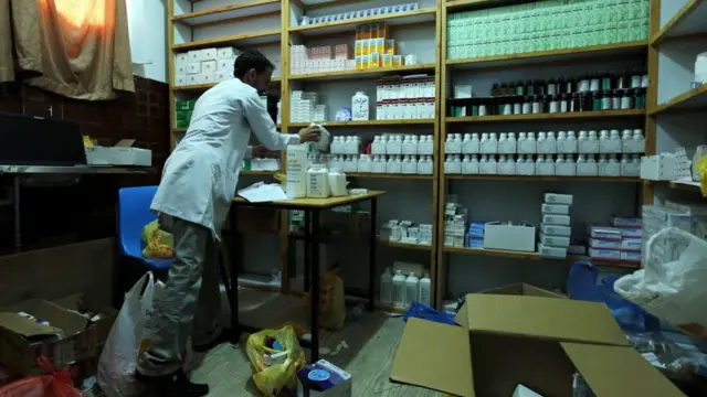 Yemen'de tıbbi malzeme deposu