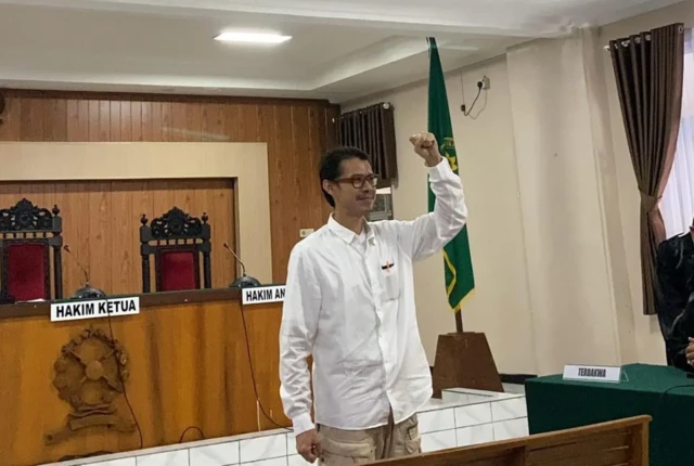 Daniel Frits Mauritus Tangkilisan dalam salah satu tahap persidangan.