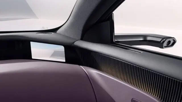 آواتار «یک‌دو» به جای آیینه بغل دوربین دارد