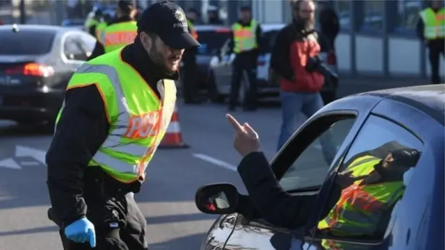 Onye uweojii na-agwa onye ọkwọụgbọala okwu