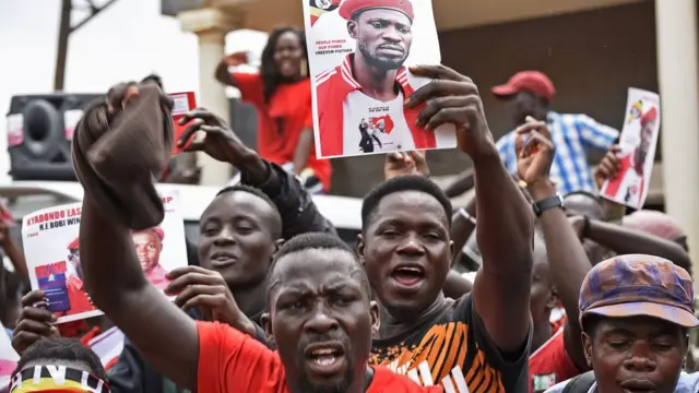 Deeggartoota Boobii Waayin yeroo inni hidhamee ture suuraasaa fudhachuun mormiif bahan