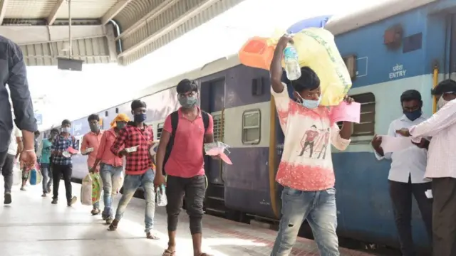 లాక్ డౌన్:కేంద్రం నుంచి ఆహార ధాన్యాలు చేరే నాటికే వలస కార్మికులు స్వస్థలాలకు వెళ్లిపోయారంటున్న రాష్ట్రాలు