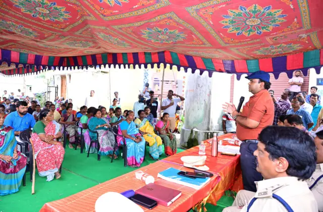 उच्च न्यायालयाच्या आदेशानुसार गावात जनजागृती परिषद घेण्यात आली