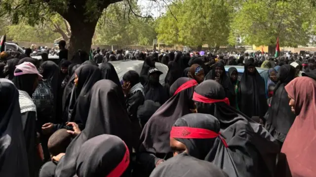 Women wey wear black dress and red scarf mark International Quds Day Procession for Kano