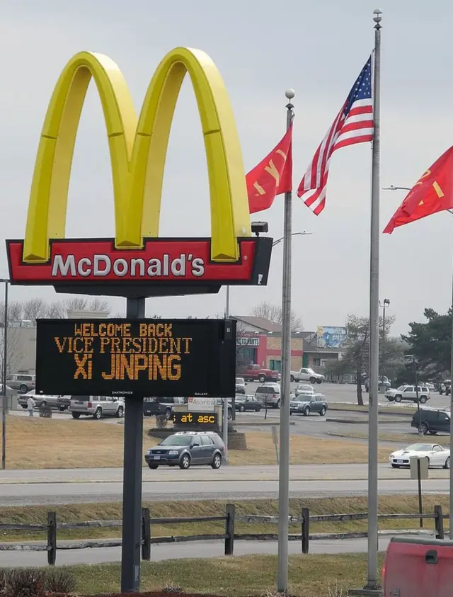 2012年,馬斯卡廷一家麥當勞餐廳歡迎習近平的到來。