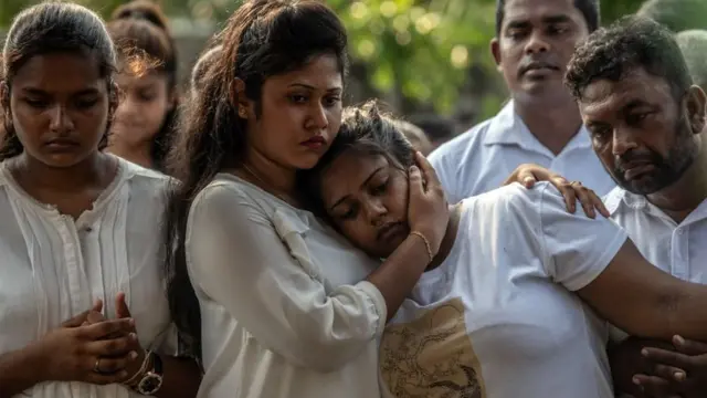 පාස්කු ප්‍රහාරයට වසරයි: වසරකට පසු වින්දිතයින් කරන 'එක ම ඉල්ලීම' - BBC News සිංහල