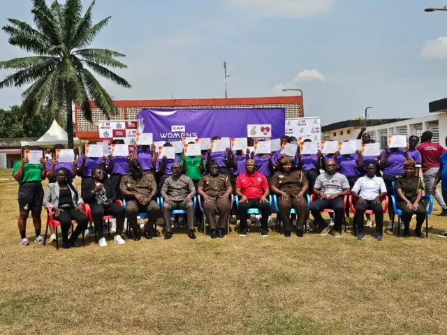 በሴራሊዮን ማረሚያ ቤት የእግር ኳስ አሰልጣኝነት የወሰዱ ታራሚዎች