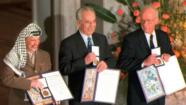 Peres alishinda tuzo ya amani ya Nobel 1994 kwa kuongoza mazungumzo ya amani na Palestina