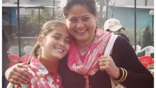 श्रृङ्खला खतिवडा