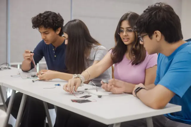 येत्या काळातील 5 महत्त्वाच्या नोकऱ्या कोणत्या आणि त्यासाठी कोणती कौशल्यं विकसित करावी लागतील?