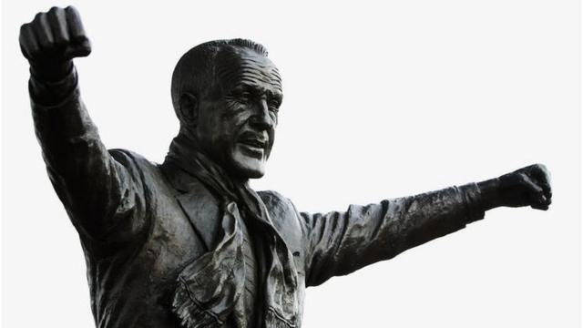 Estatua de Bill Shankly