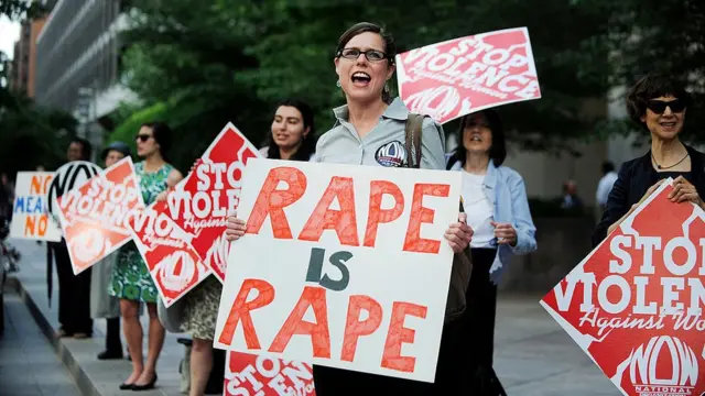 Protesta contra la violencia sexual contra las mujeres en EE.UU.