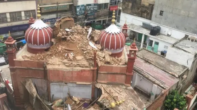 ఆదివారం నాడు కూలిన మసీదు గోపురం