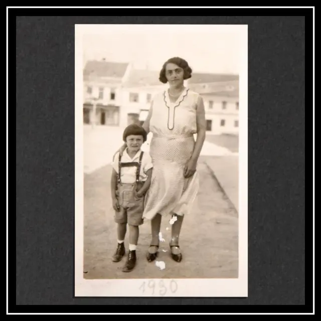 Hedwig y Kurt, en pantalones cortos típicos, en Gmünd.