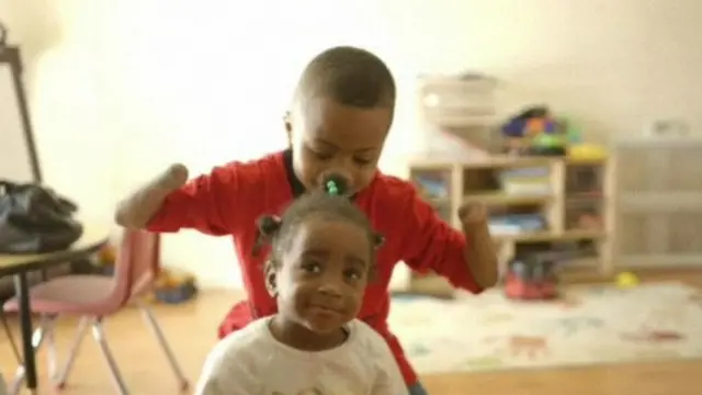 Zion Harvey y su hermana