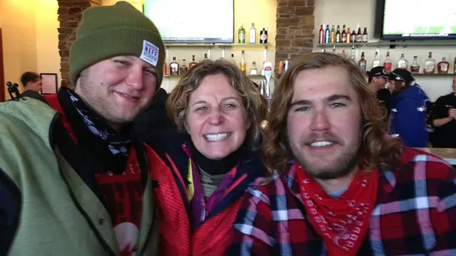 2016년 사고 전 캐머런(오른쪽)과 그의 가족