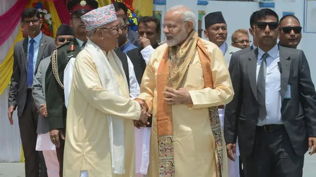 नरेंद्र मोदी, भारत, नेपाल, नेपाल के प्रधानमंत्री खड्ग प्रसाद शर्मा ओली