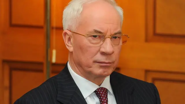 Азаров, головна