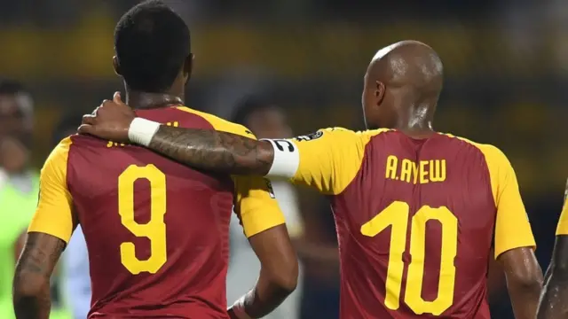 Abavandimwe Jordan Ayew (ibumoso) na kapiteni André Ayew (iburyo)